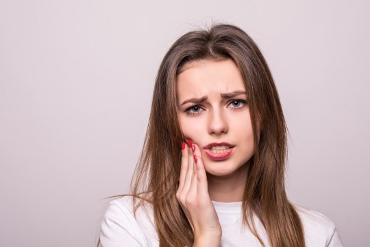 Chảy máu chân răng là gì? Nguyên nhân, cách điều tr